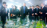Premier singapurense asiste a inauguración de edificio de oficinas en Ciudad Ho Chi Minh