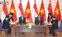 Vietnam y Singapur impulsan asociación estratégica y cooperación integral