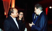 Primer ministro de Vietnam da bienvenida a empresarios extranjeros