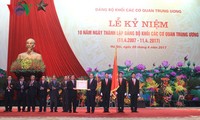 Presidente vietnamita entrega la Orden del Trabajo al comité partidista de organismos estatales