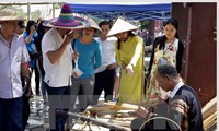 Abierto espacio cultural multicolor de las etnias vietnamitas 