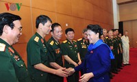 Parlamento vietnamita perfecciona políticas a favor de personas meritorias