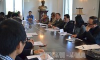 Exponen aportes de intelectuales vietnamitas residentes en Suiza a su Patria