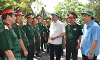 Presidente vietnamita visita a las fuerzas armadas en provincia central