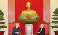 Líder político de Vietnam recibe al presidente checo