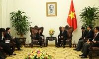 Vicejefe del Gobierno de Vietnam recibe a la embajadora de Singapur