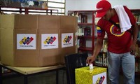Abren colegios electorales en Venezuela para elegir a los asambleístas 