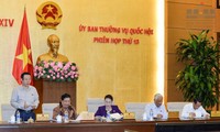 Debaten el reajuste de las distribuciones presupuestarias de Vietnam en 2017 