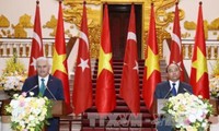 Primer ministro turco optimista sobre los nexos futuros con Vietnam 