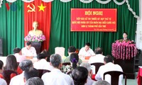 La líder parlamentaria dialoga con los votantes de la ciudad de Can Tho