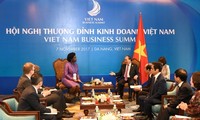 Primer ministro vietnamita recibe a altos dirigentes del Banco Mundial y WEF