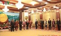 Dirigentes de Vietnam felicitan a sus homólogos laosianos en ocasión del Día Nacional