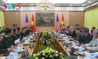 Titulares de Defensa de Vietnam y Estados Unidos tratan temas de las relaciones binacionales