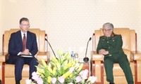 Vietnam y Estados Unidos interesados en aumentar su cooperación en defensa