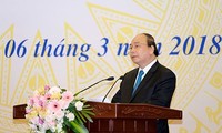 Premier vietnamita llama a prevenir riesgos financieros 
