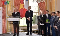 Líder vietnamita agradece al presidente francés por los buenos resultados de su concluida visita