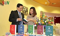 Presentan el tomo 5 del diccionario checo-vietnamita