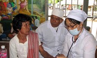 Agradecimiento del pueblo camboyano hacia médicos voluntarios vietnamitas