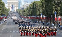 Francia celebra la Fiesta Nacional horas antes del final de la Copa Mundial