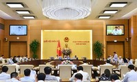 Comité Permanente del Parlamento vietnamita analiza situación socioeconómica del país