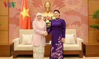 Líder parlamentaria vietnamita recibe a viceprimera ministra de Malasia