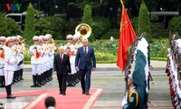Miguel Díaz-Canel recibido en Hanói por el líder partidista y presidente de Vietnam