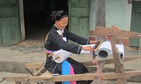 Artes textiles tradicionales de los Cao Lan en la provincia de Bac Giang