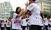 Envía mensaje por la no violencia contra la mujer y la niña en Hanói y otras localidades vietnamitas