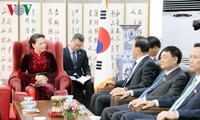 Líder parlamentaria se reúne con cónsul general honorario de Vietnam en Busan