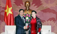 Líder parlamentaria de Vietnam se reúne con político birmano