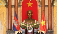 Presidente y líder partidista de Vietnam  recibe al Rey de Camboya