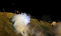 Estados Unidos lanza gas lacrimógeno para detener cruce masivo de migrantes