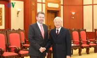 Líder vietnamita se reúne con el presidente del Senado australiano