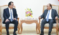 Primer ministro vietnamita recibe a embajadores de Chile y Canadá
