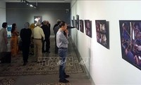 Inauguran exposición de fotografías de científico húngaro sobre una comunidad étnica vietnamita
