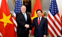 Jefes de la diplomacia de Vietnam y Estados Unidos se reúnen en Hanói