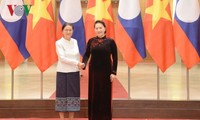 Presidenta parlamentaria vietnamita recibe a su par laosiana