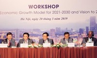 Analizan el nuevo modelo de crecimiento económico de Vietnam 