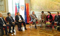Presidenta de la Asamblea Nacional de Vietnam se reúne con el alcalde de Toulouse