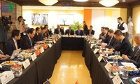 Dirigente vietnamita dialoga con entidades estadounidenses sobre la cooperación binacional