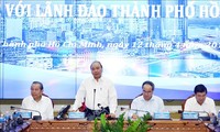 Premier vietnamita revisa el desarrollo socioeconómico de Ciudad Ho Chi Minh