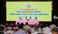 Periodistas vietnamitas por promover capacidad y voluntad política