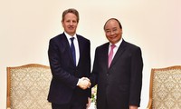 Primer ministro vietnamita aprecia presencia del Fondo estadounidense Warburg Pincus en su país
