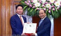 Jefe de gobierno de Vietnam recibe a presidente del grupo surcoreano SK