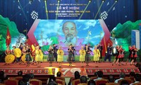 Primer ministro vietnamita asiste al acto por el 70 aniversario de la liberación de Bac Can