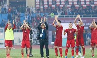 Periodistas surcoreanos impresionados ante pasión de fanáticos vietnamitas por el fútbol