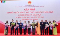 Celebran encuentro entre diputados-maestros de Vietnam