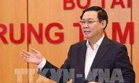 Viceprimer ministro vietnamita instruye diseño de planes monetarios y financieros 