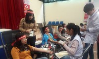 Ciudadanos vietnamitas se suman a la donación de sangre