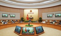 Premier vietnamita insiste en contener el Covid-19 con determinación y medidas apropiadas